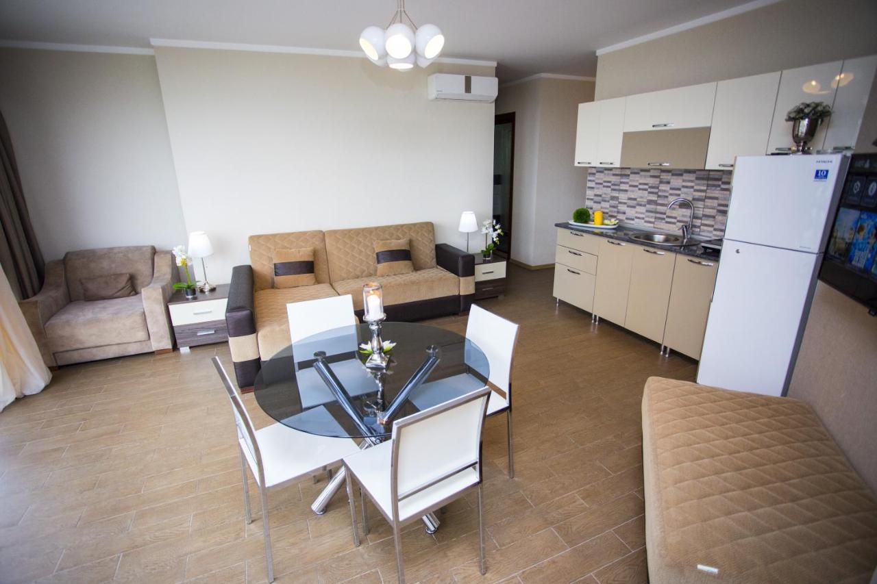 Lux Apartment Batum Dış mekan fotoğraf