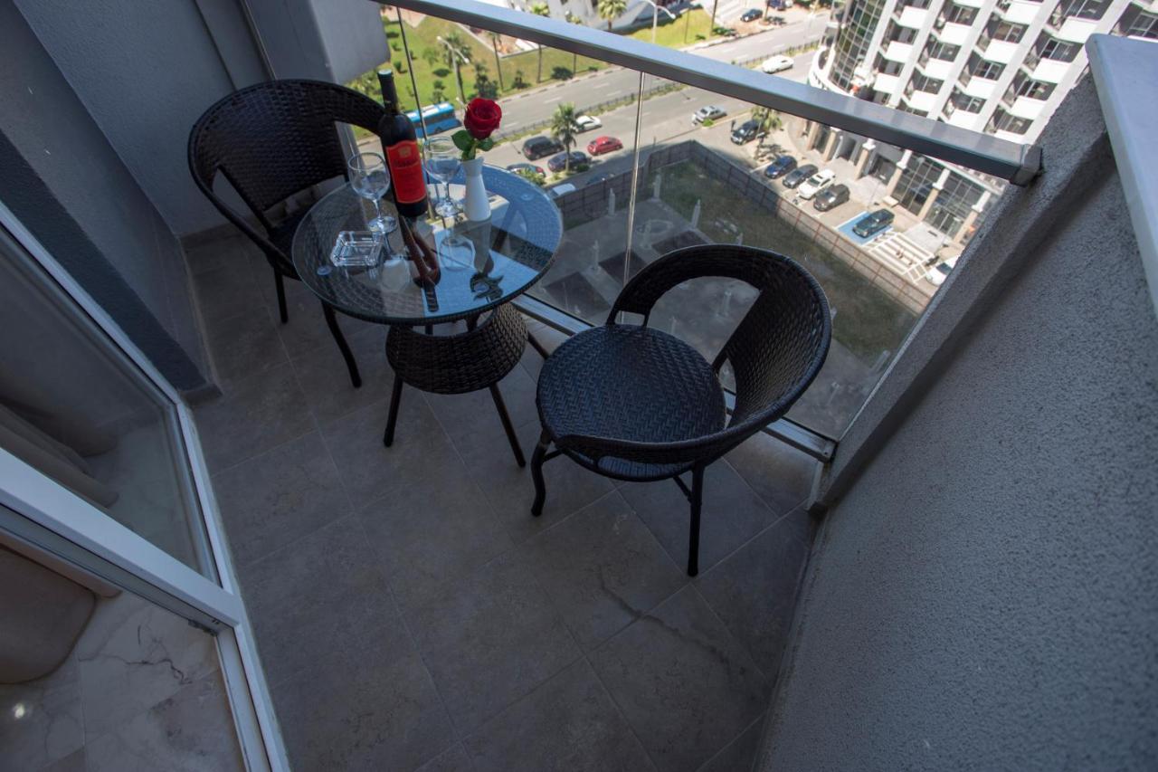 Lux Apartment Batum Dış mekan fotoğraf