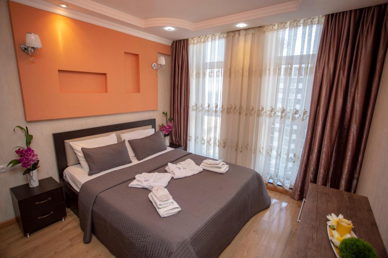 Lux Apartment Batum Dış mekan fotoğraf