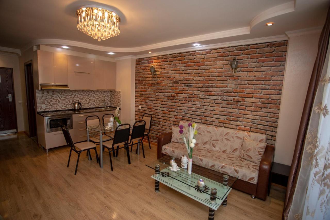 Lux Apartment Batum Dış mekan fotoğraf