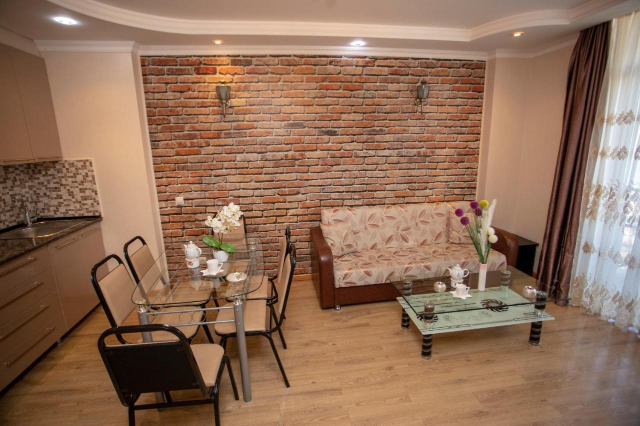 Lux Apartment Batum Dış mekan fotoğraf