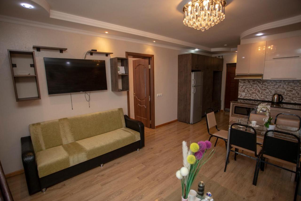 Lux Apartment Batum Dış mekan fotoğraf