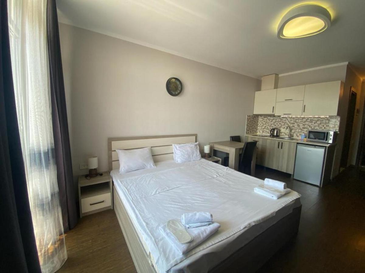 Lux Apartment Batum Dış mekan fotoğraf